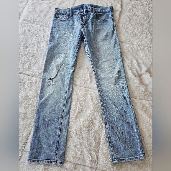 J. Crew Men's Blue Jeans Style 484 31x30 Distressed. - Picture 1 of 8